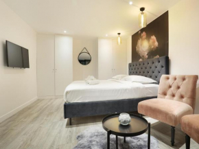 Rent a Room - Apartment St Honore